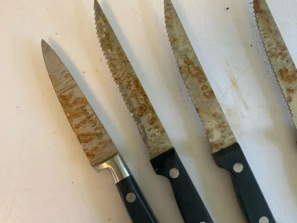 Como evitar ferrugem em facas de aço carbono.